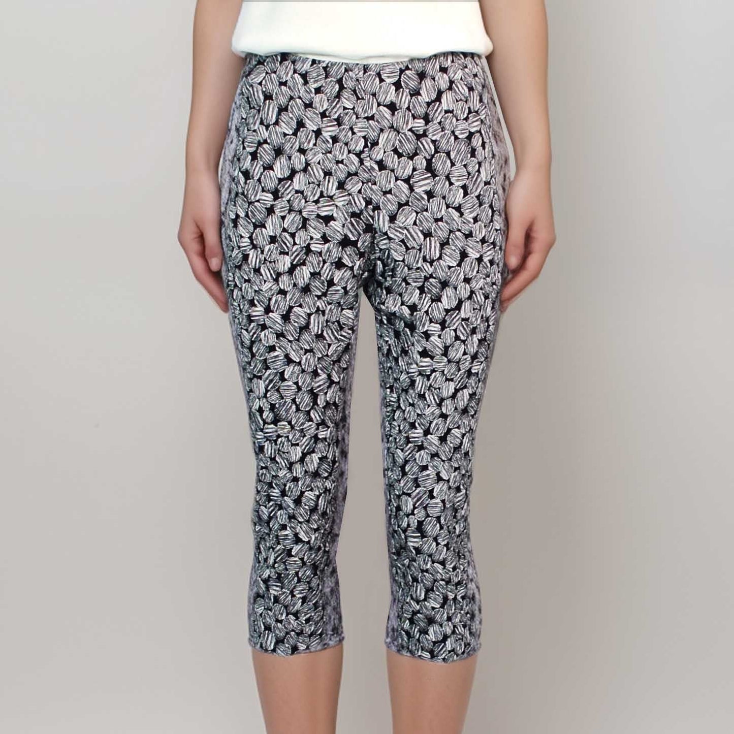 Lisette L - Sketch Dot Print Capris