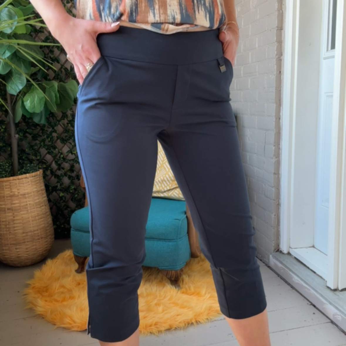 Lasania - Pull-On Capris (Petite)