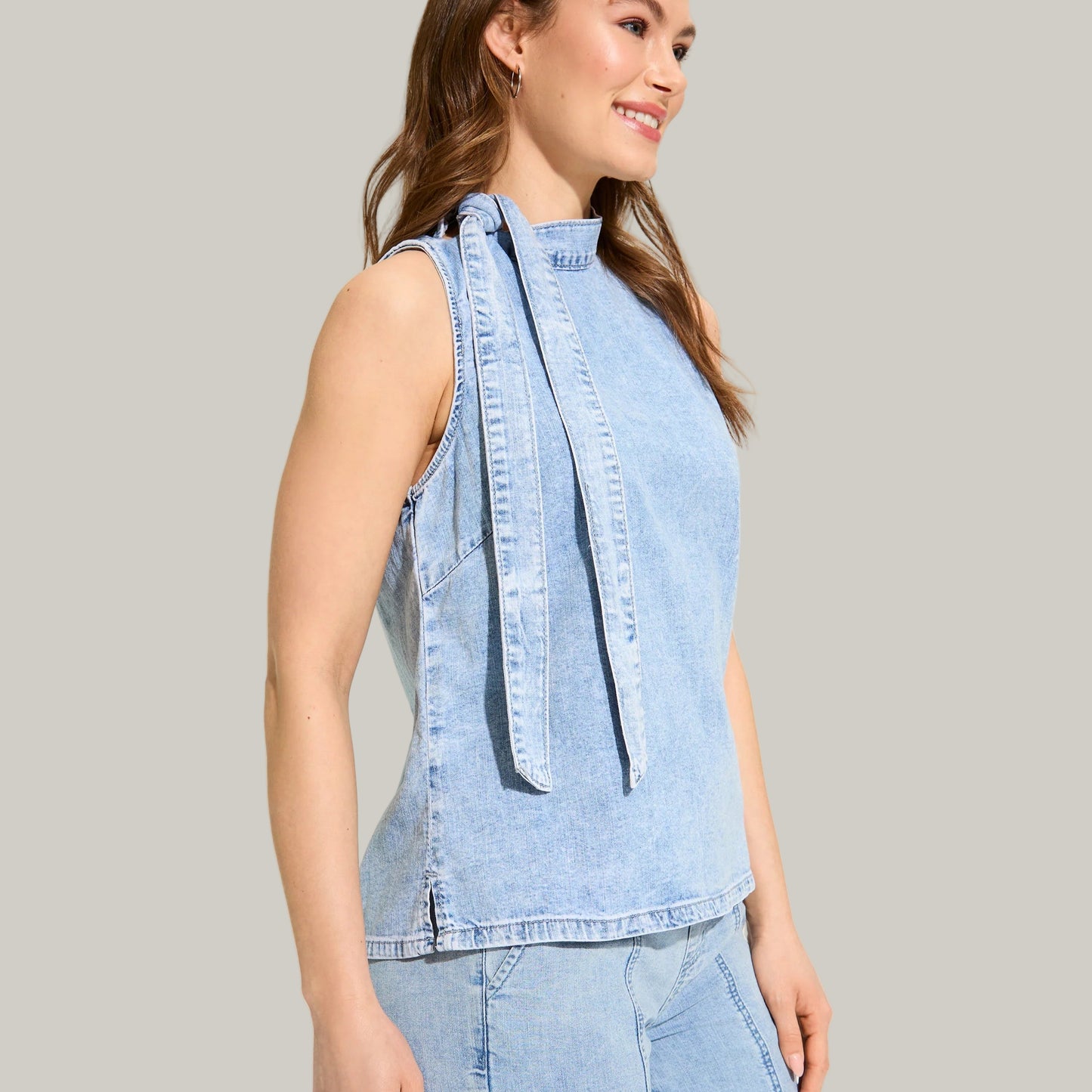 FDJ - Sleeveless Bow Neck Blouse