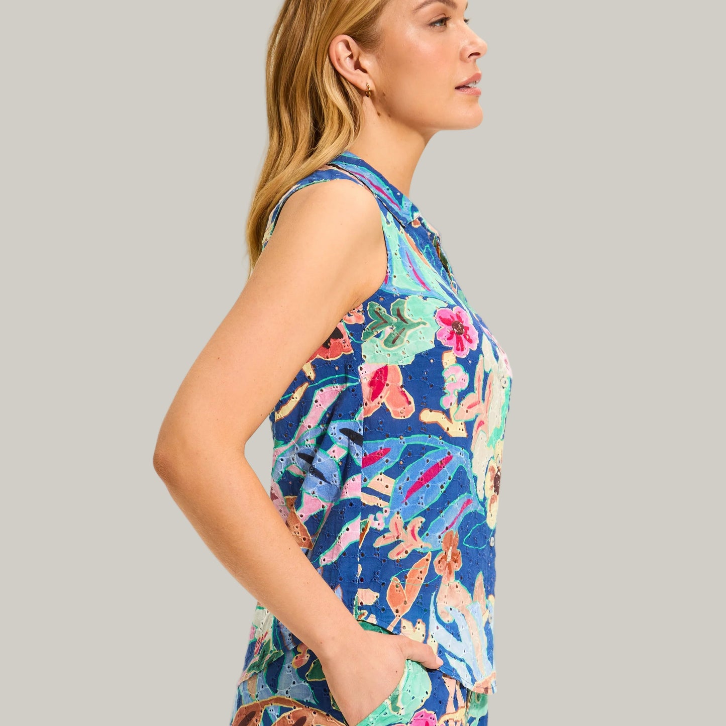 FDJ - Printed Eyelet Sleeveless Blouse