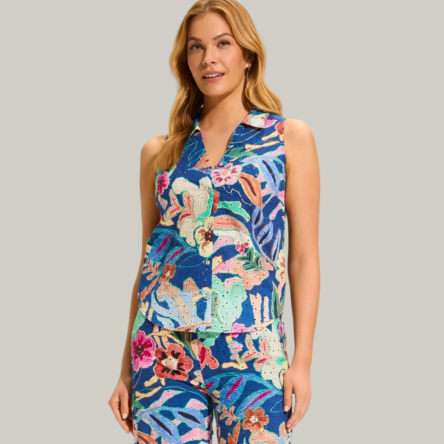 FDJ - Printed Eyelet Sleeveless Blouse