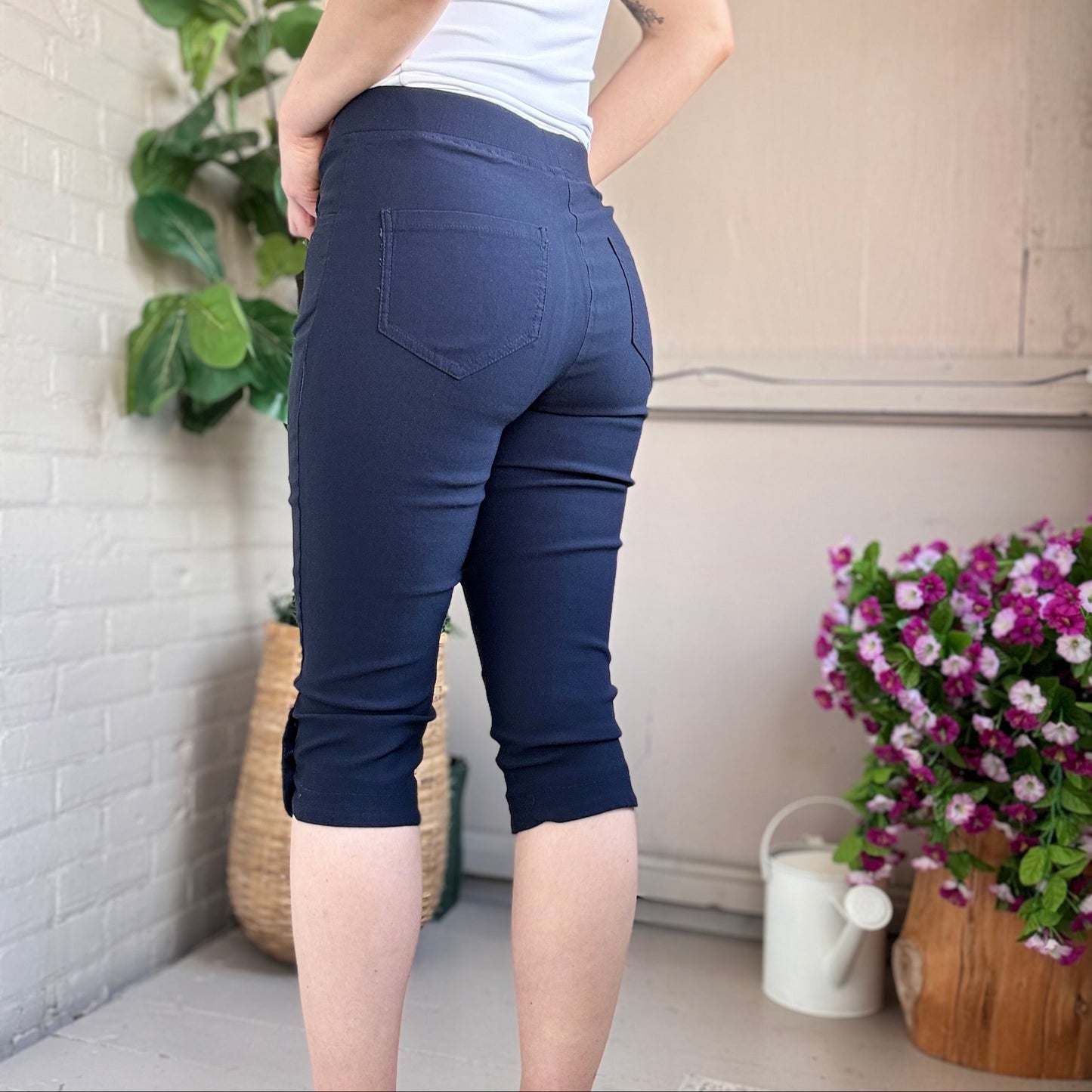 Moffi - Capri With Button Detail