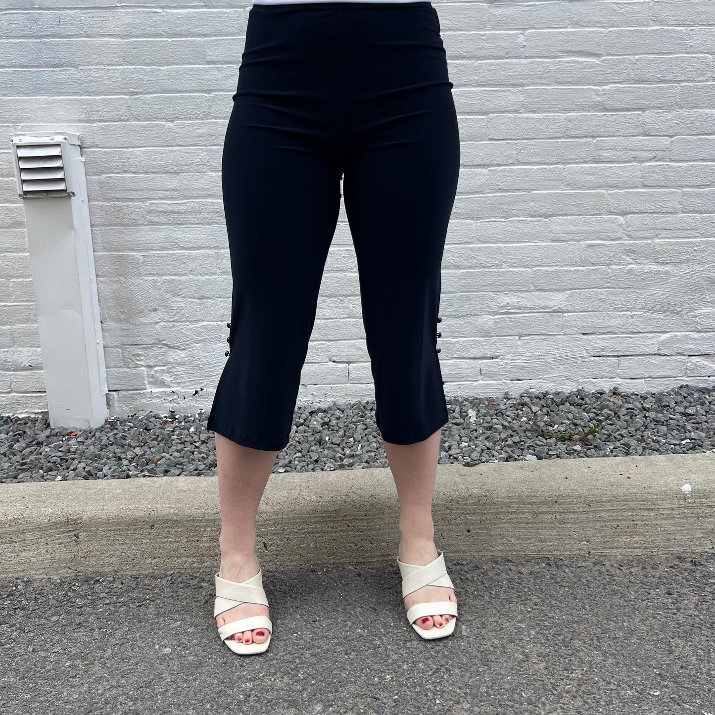 Bali- Capris With Button Detail