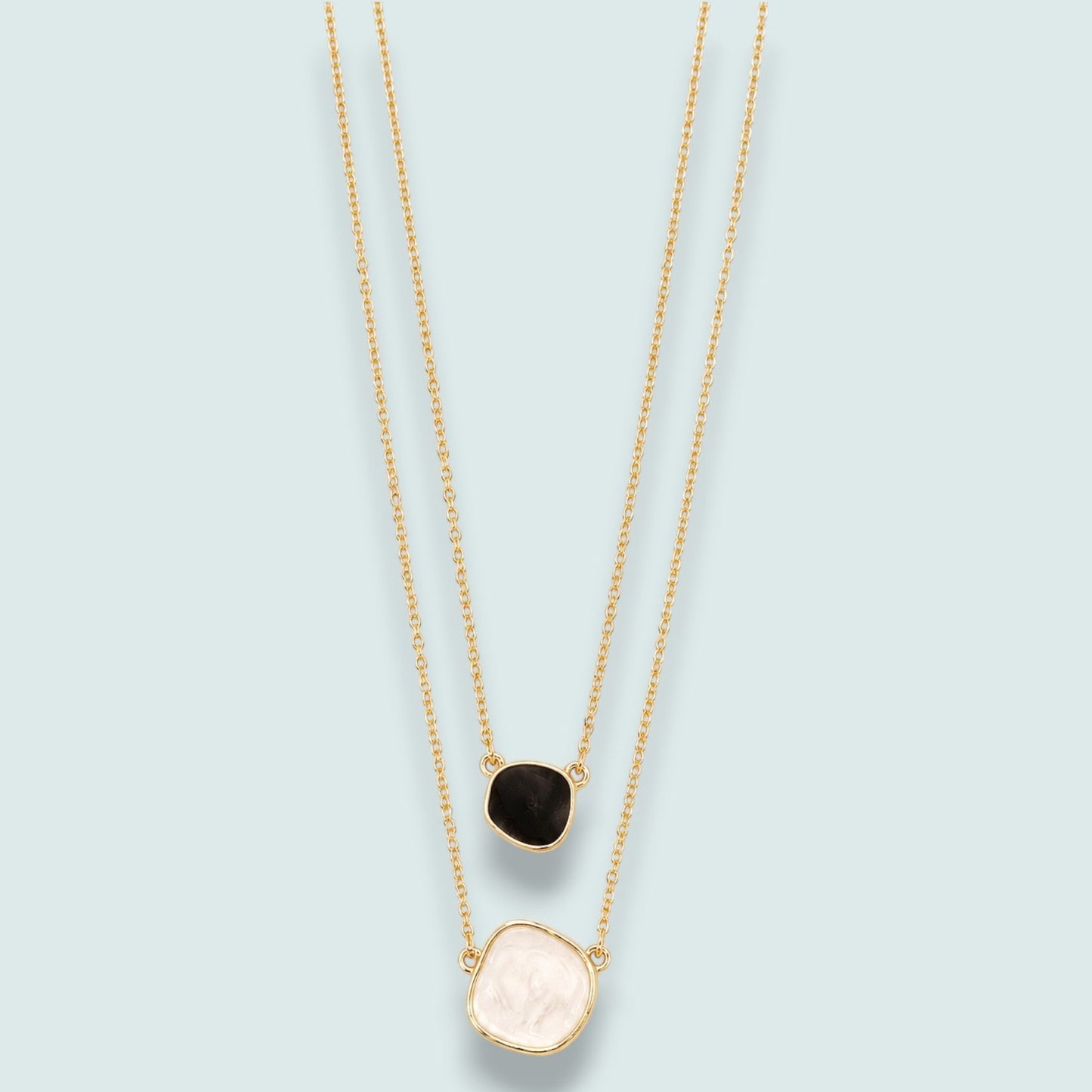 Caracol - Layered Contrast Pendant Necklace