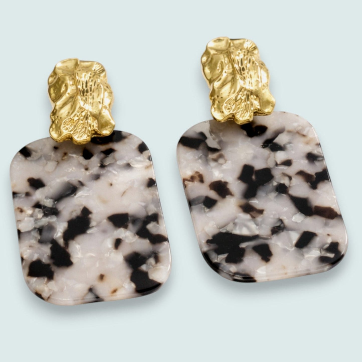 Audrey's - Golden Accent Resin Drop Earrings