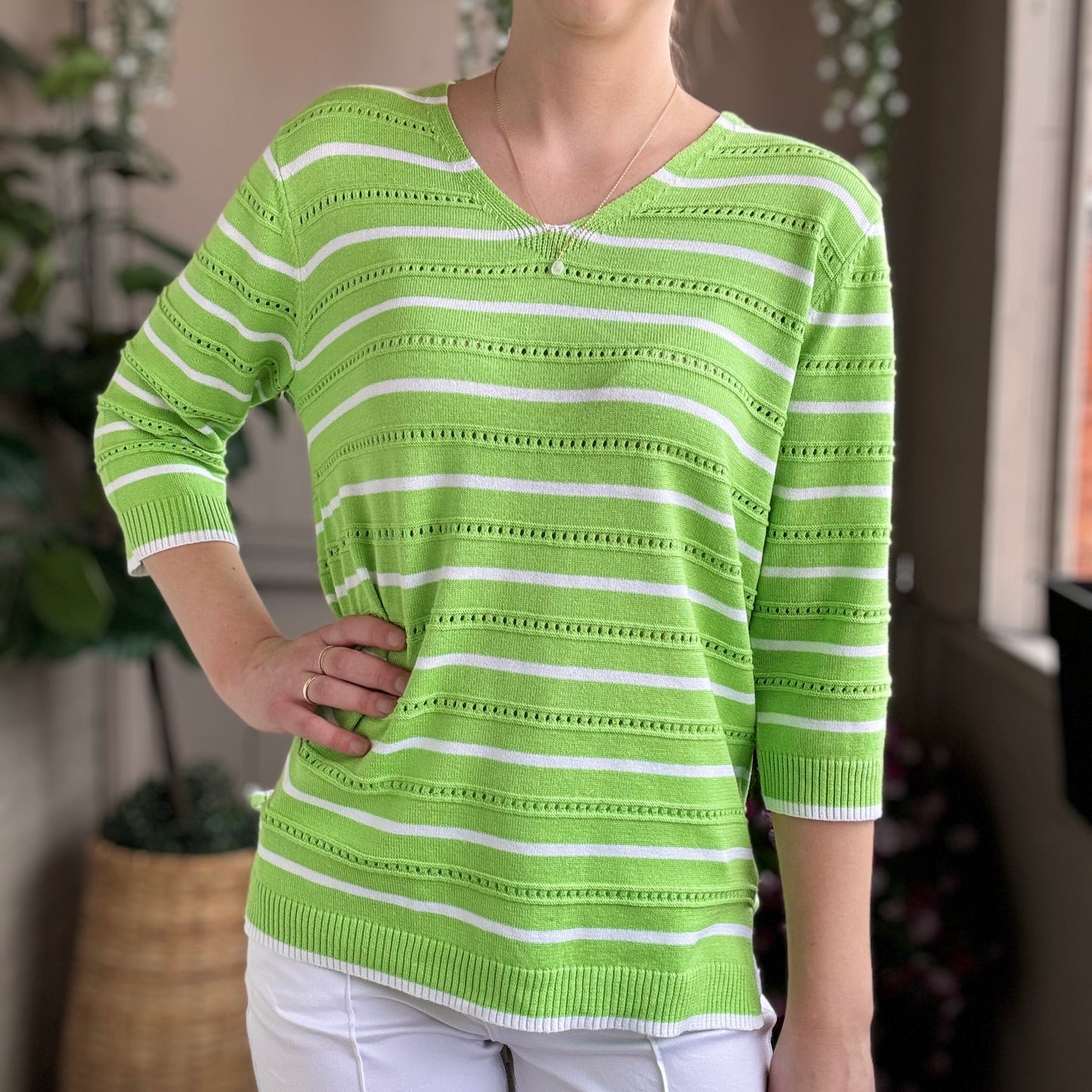 Moffi - V-Neck Sweater