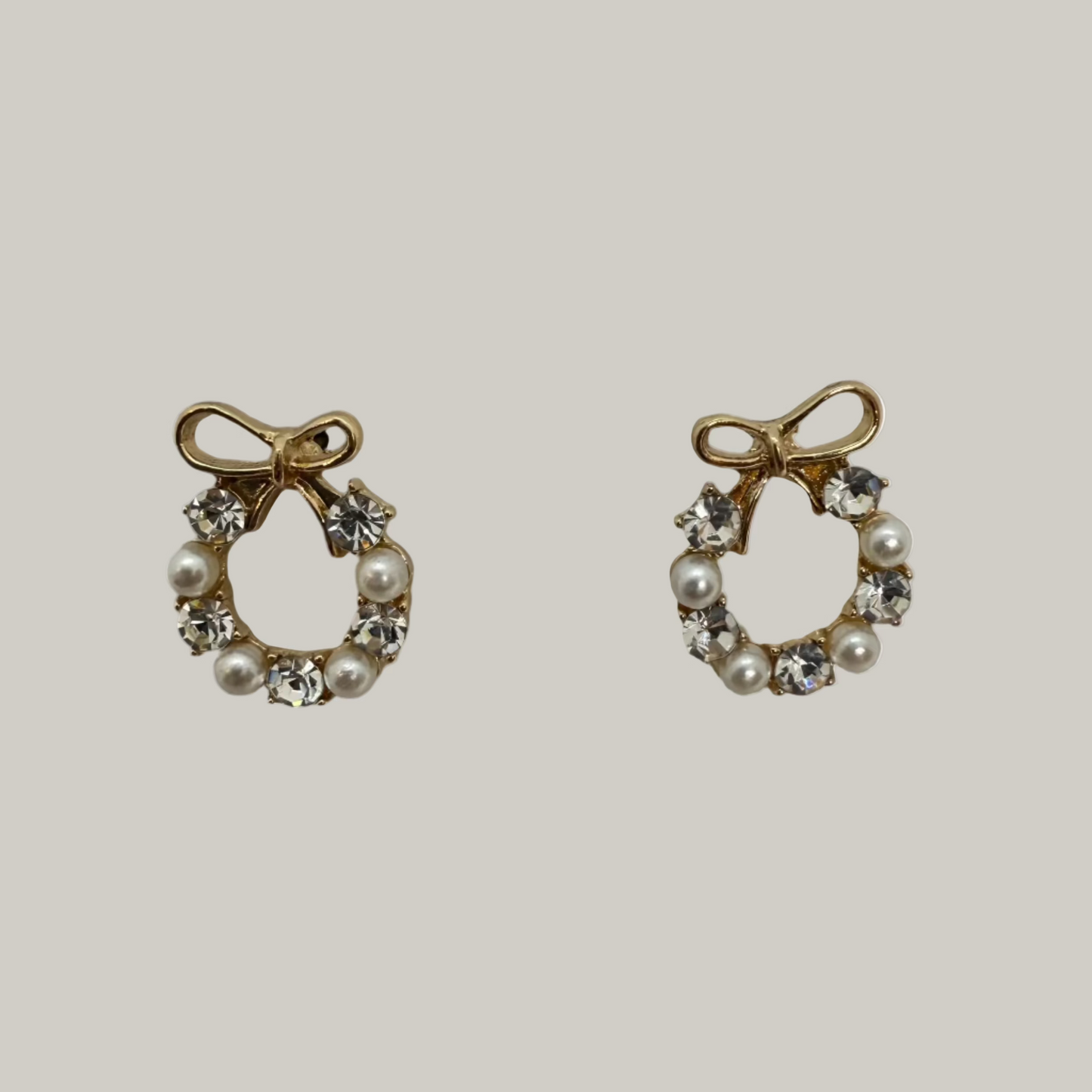 Audrey's - Gold Christmas Wreath Stud Earrings