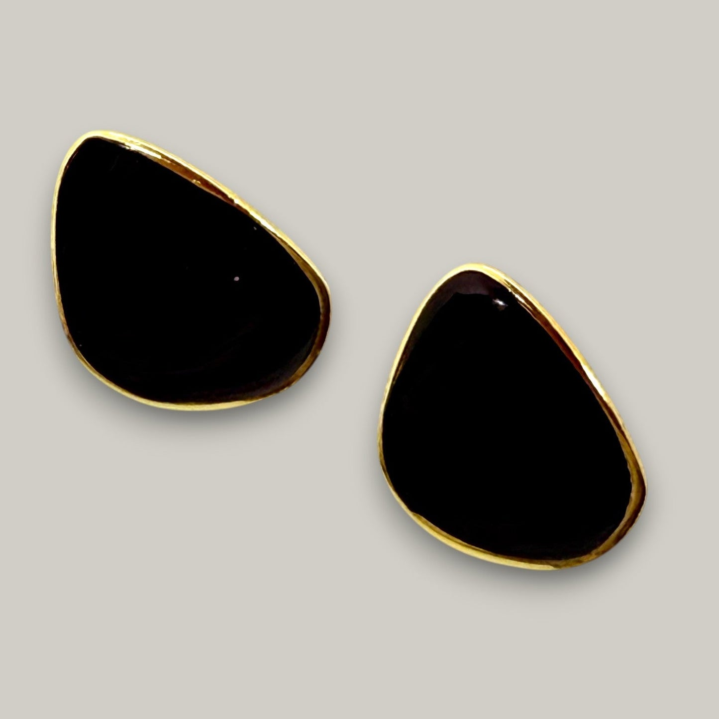 Audrey's - Noir Silhouette Studs