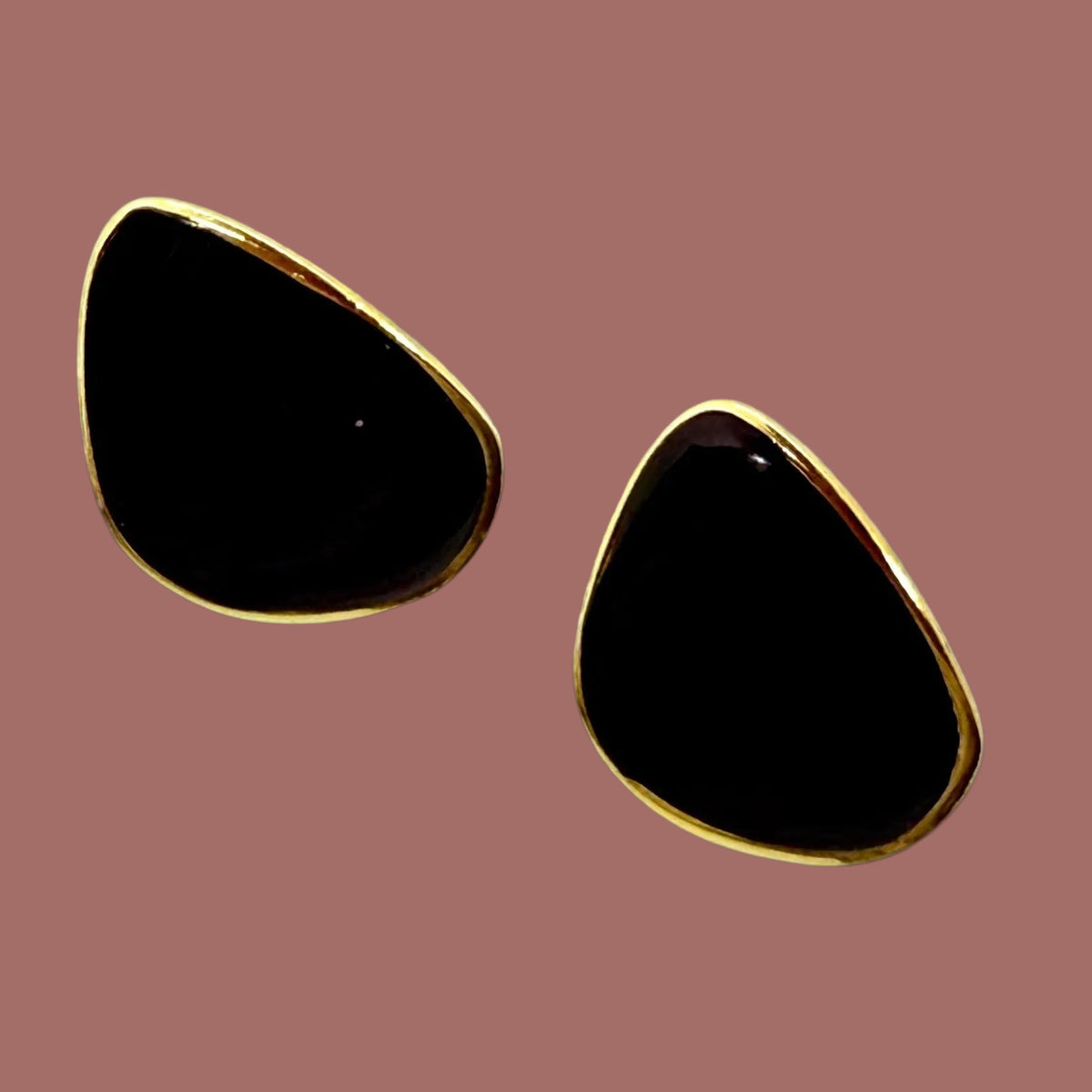 Audrey's - Noir Silhouette Studs