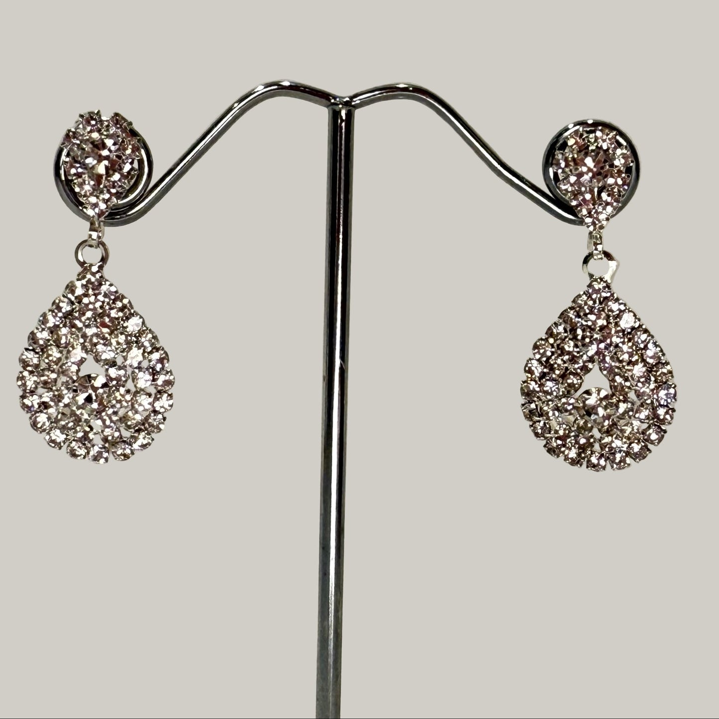 EL-KA - Luxe Sparkle Drop Clip-On Earrings