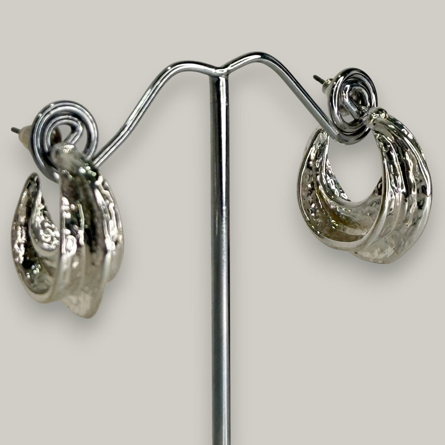 EL-KA - Textured Curve Hoop Earrings