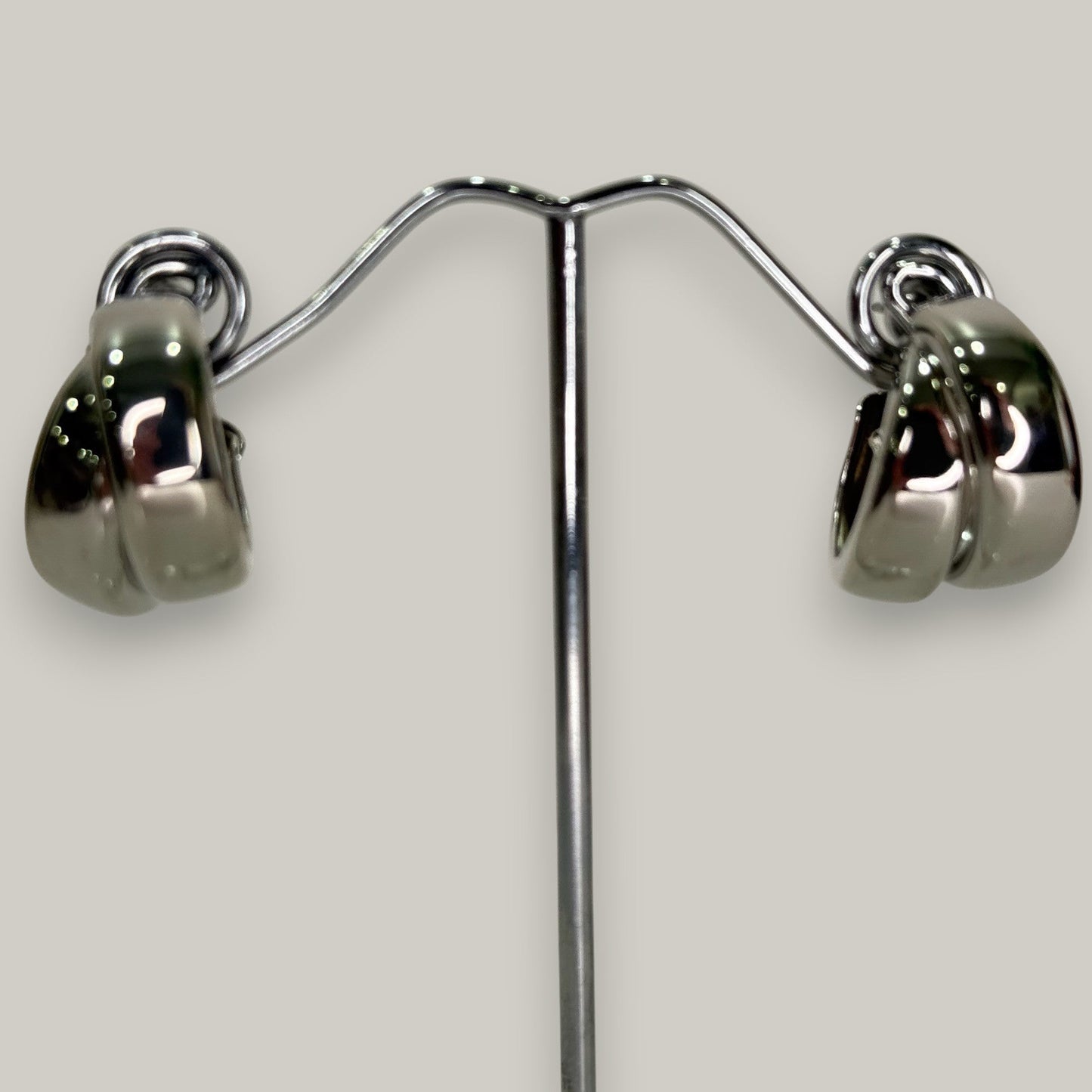 EL-KA - Classic Crossover Hoop Earrings