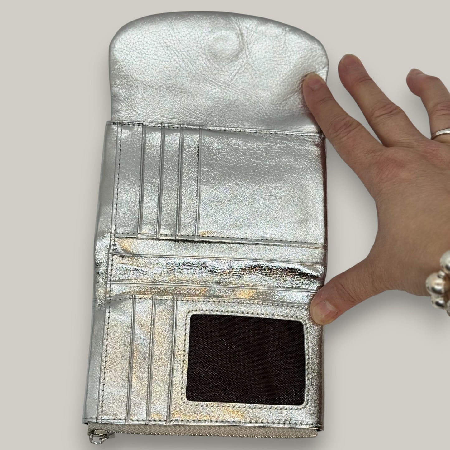 Armoir - Clutch With Magnetic Closure