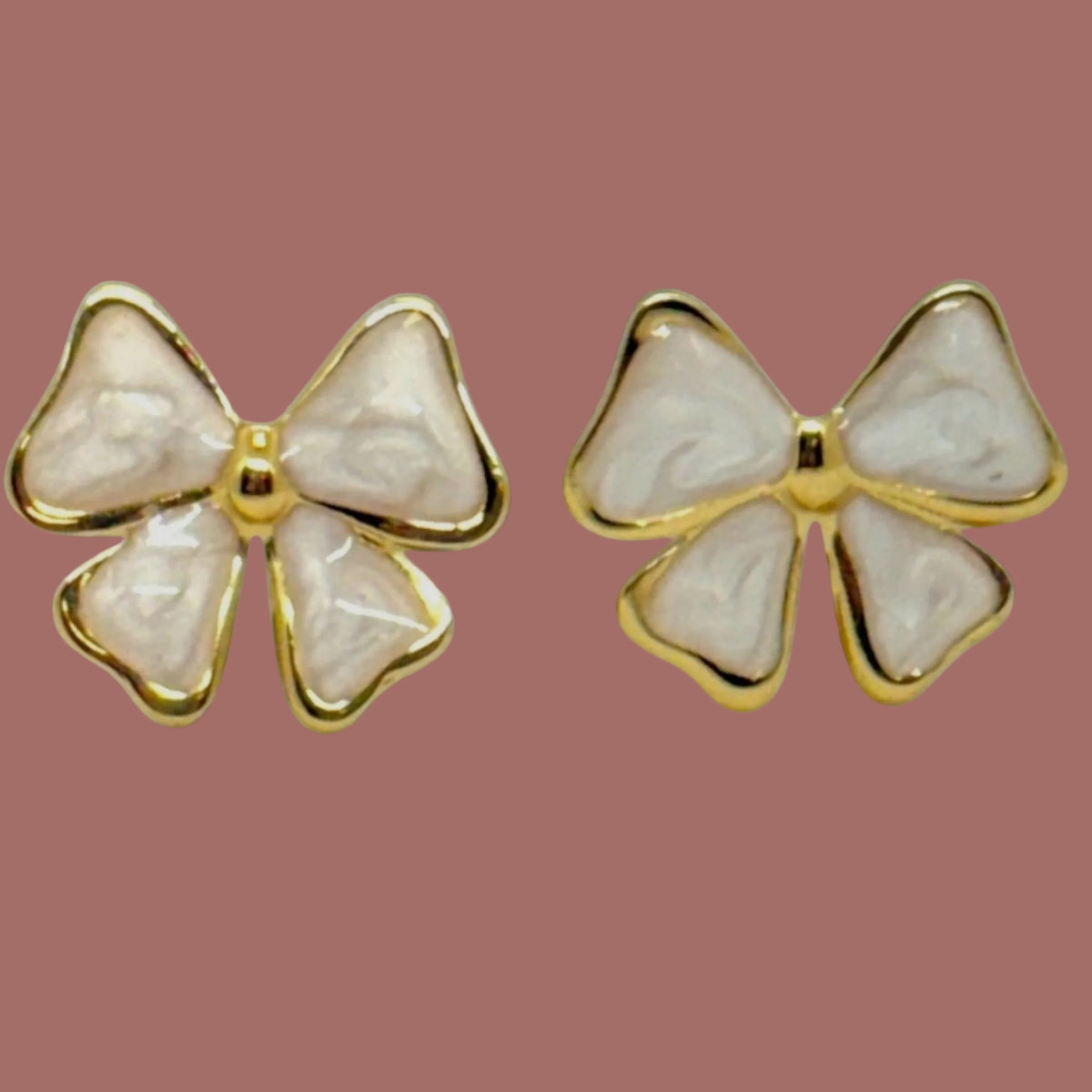 Audrey's - Élan Bow Studs