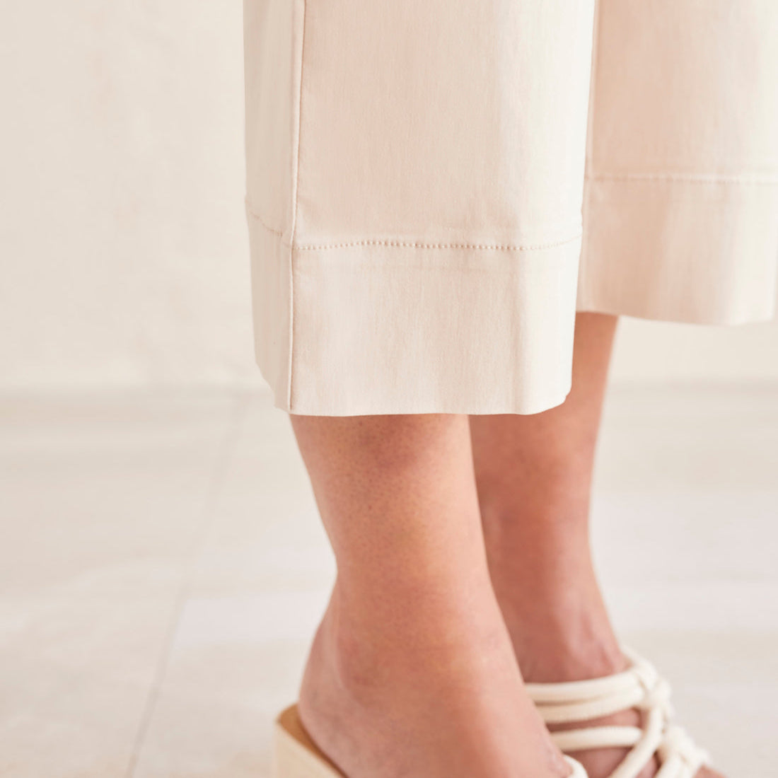 Tribal - Flowy High-Rise Twill Capri Pant
