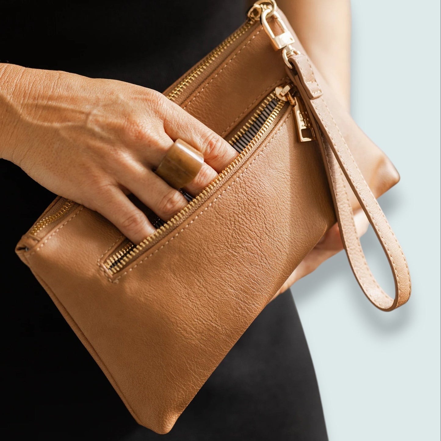 Louenhide - Mimi Logo Wristlet