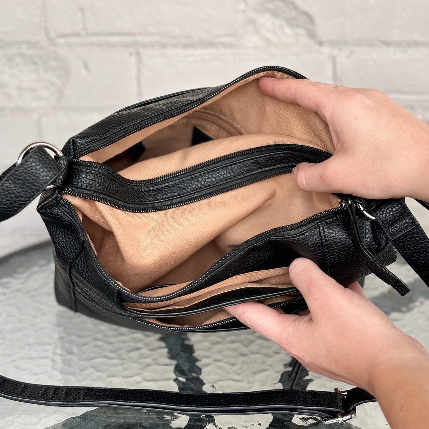 La Diva - Double Top Zip Closure Purse
