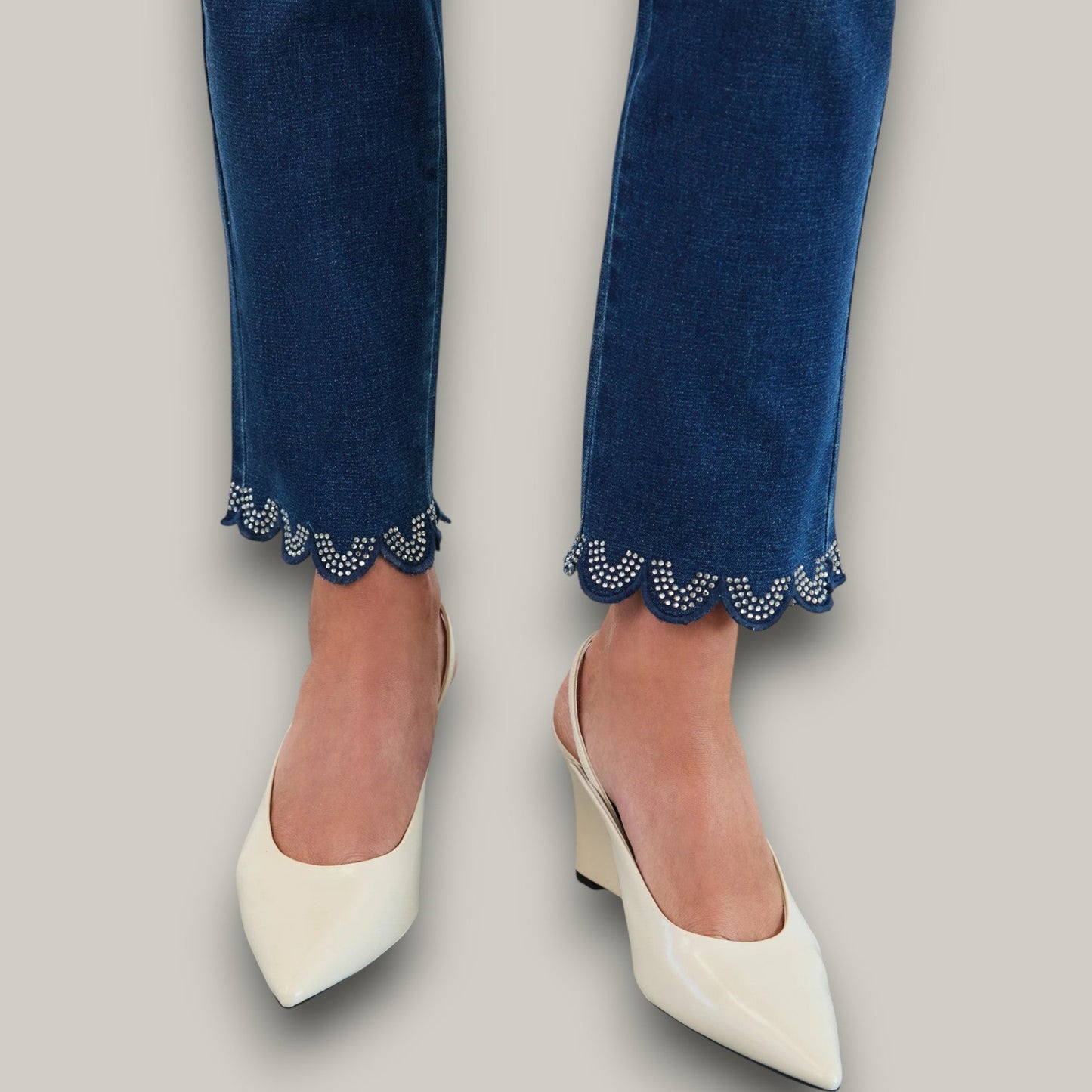 FDJ - Scalloped Shimmer Pull-On Straight-Leg Denim