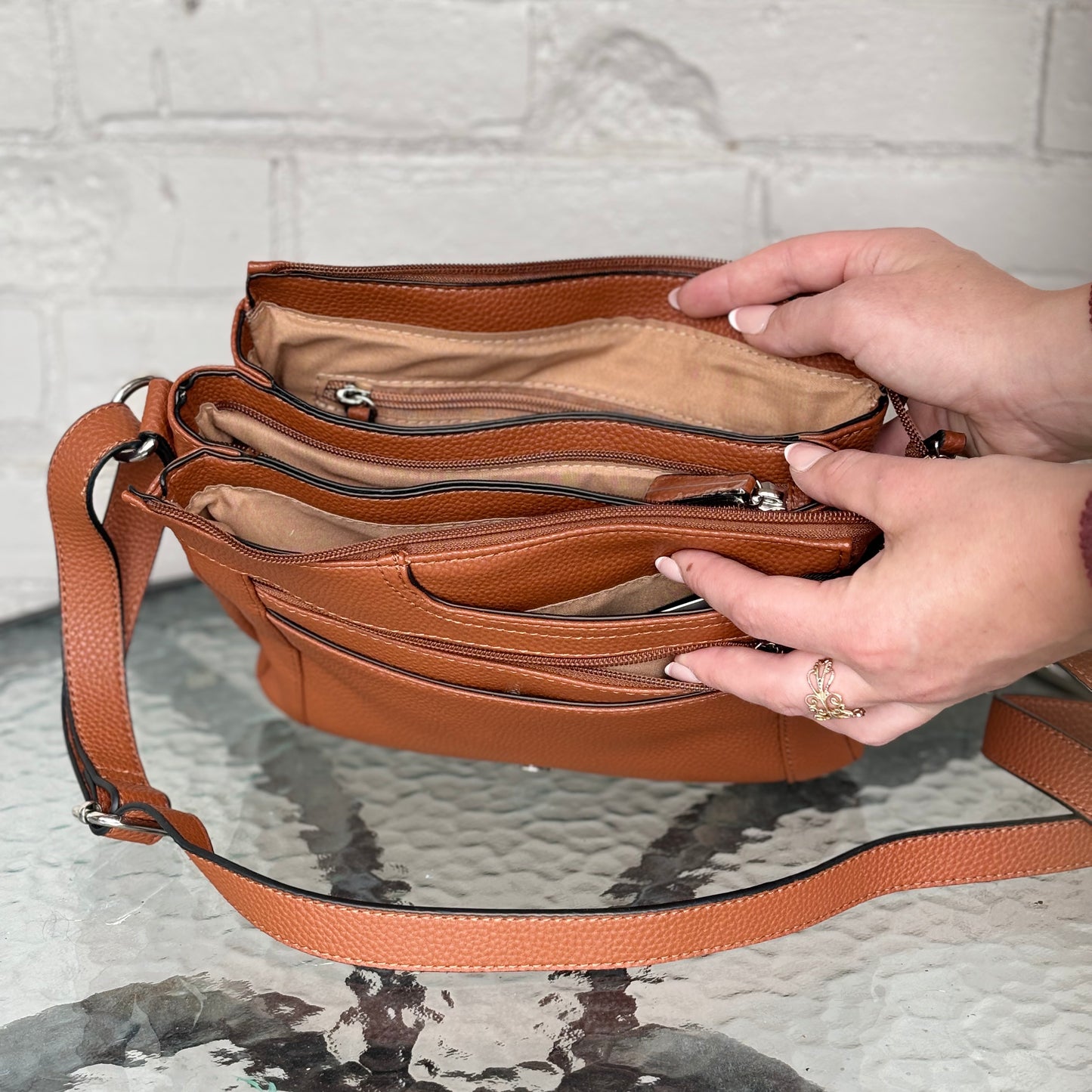 La Diva - Crossbody Purse With Adjustable Strap