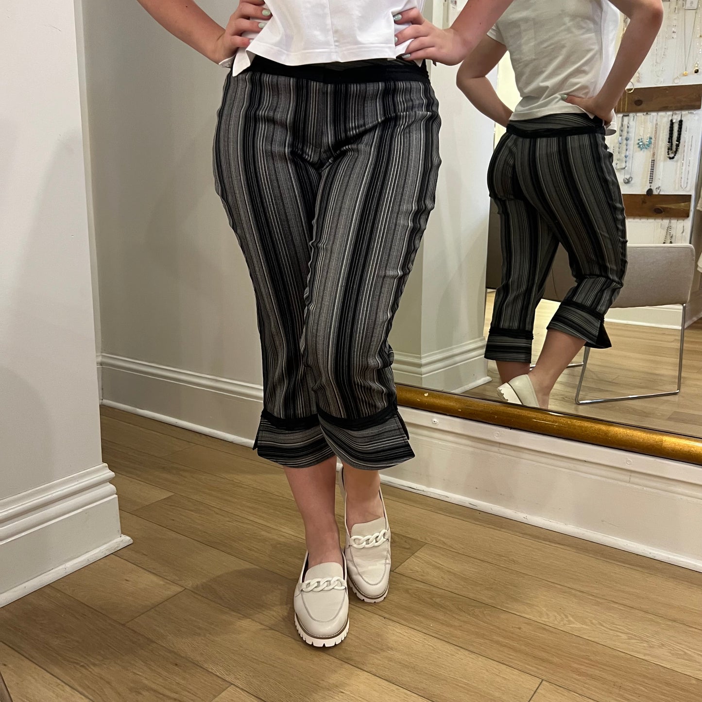 Deannafokes - Striped Capris With Lace Detail