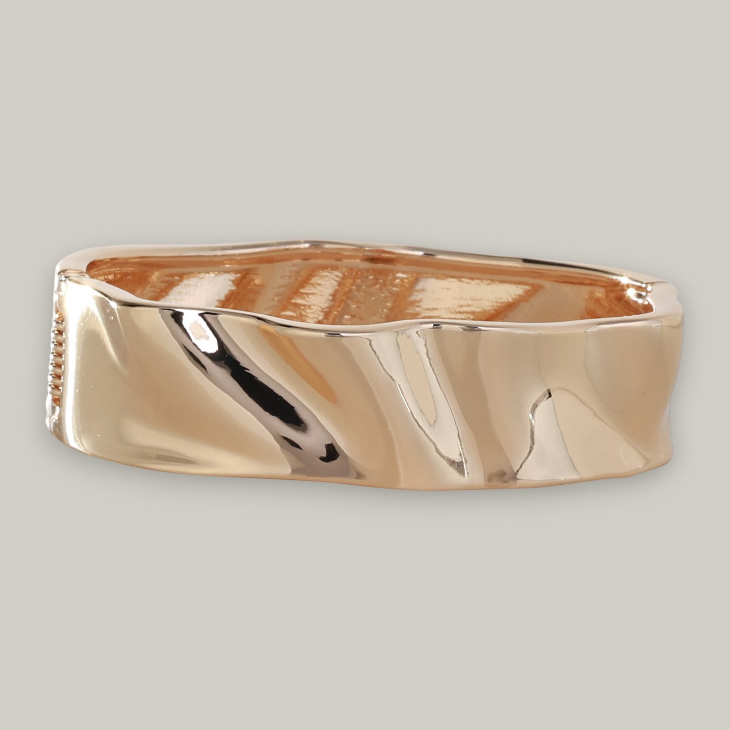 Merx - Elegant Wave Style Bangle