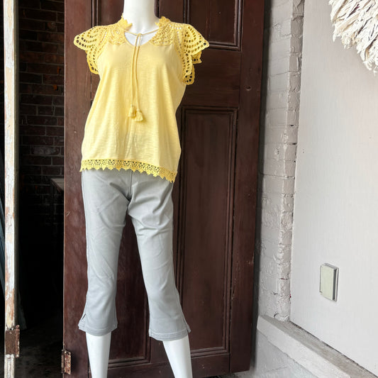 Carreli - Pull-On Capris With Side Slits