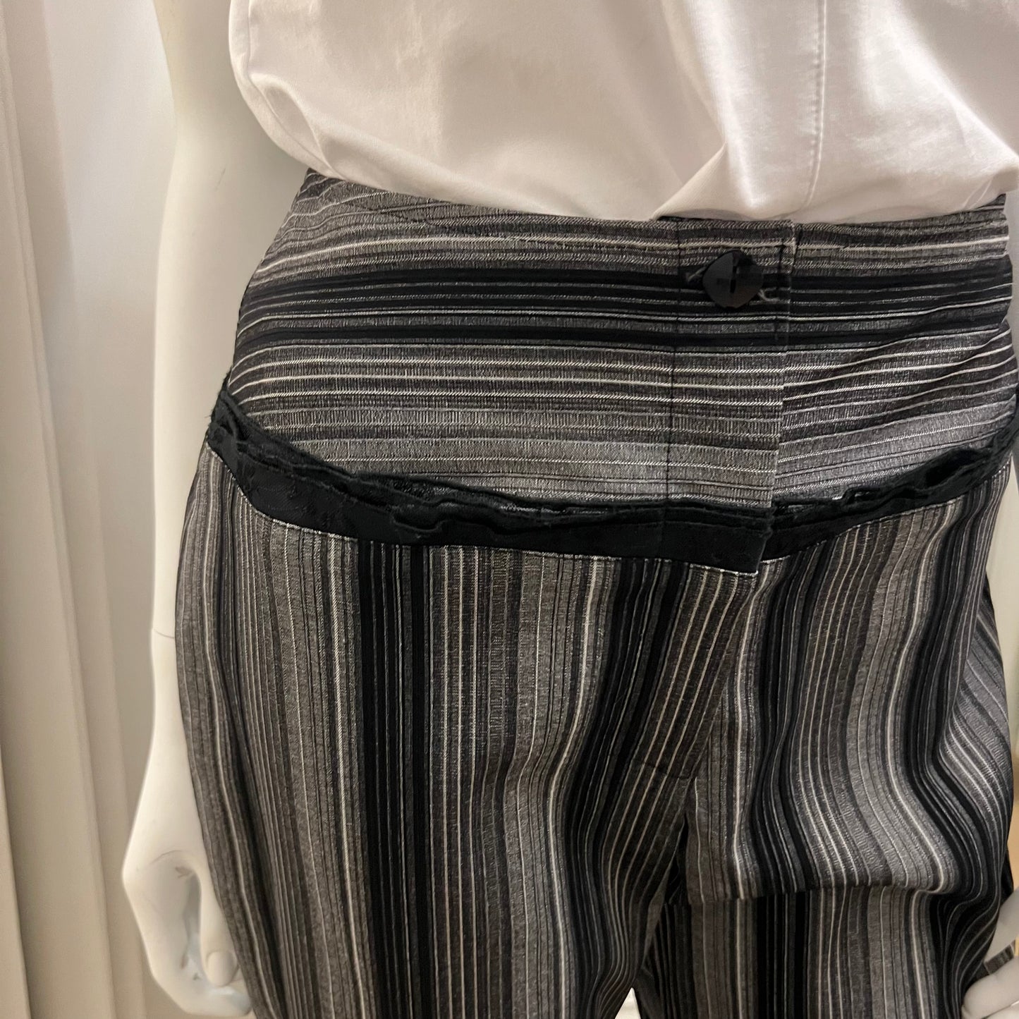 Deannafokes - Striped Capris With Lace Detail