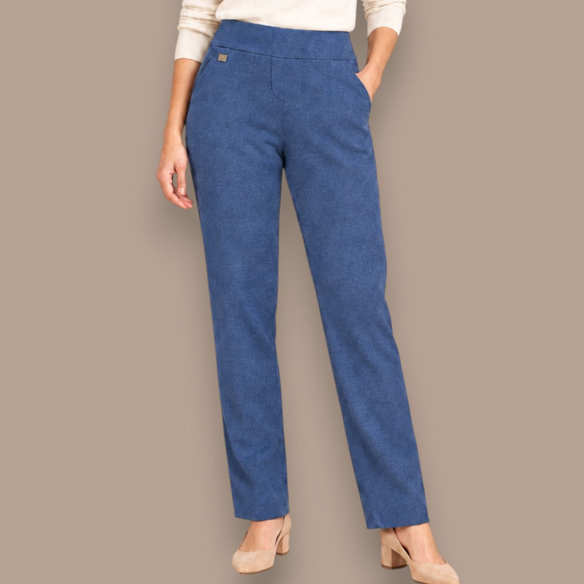 Lasania - Pull-On Straight Leg Pants (Petite)
