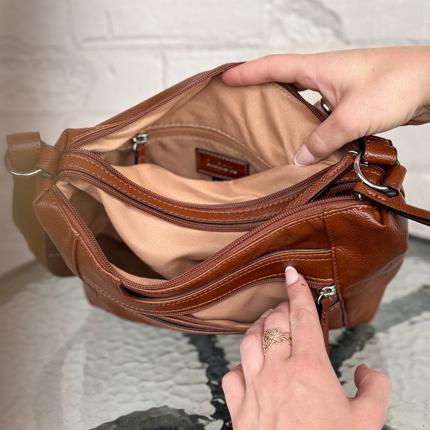 La Diva - Double Top Zip Closure Purse