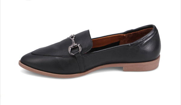 Bueno - Flats With Buckle Detail