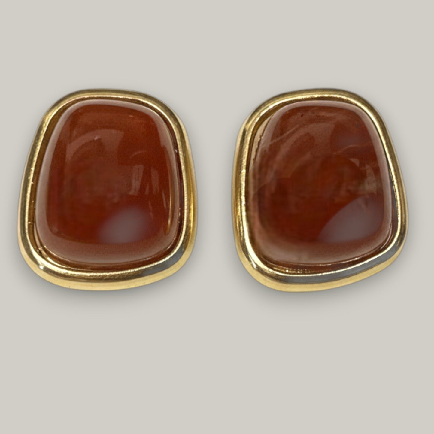 Audrey's - Cocoa Gleam Studs