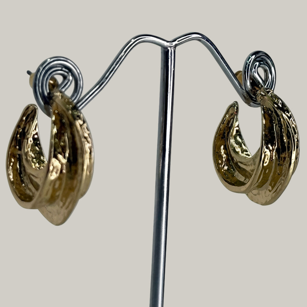 EL-KA - Textured Curve Hoop Earrings