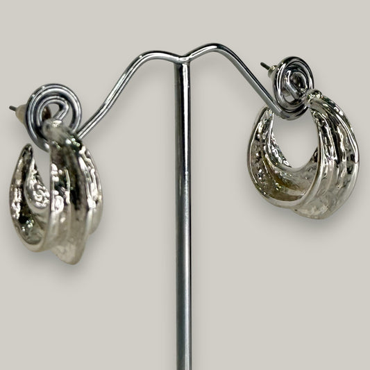 EL-KA - Textured Curve Hoop Earrings