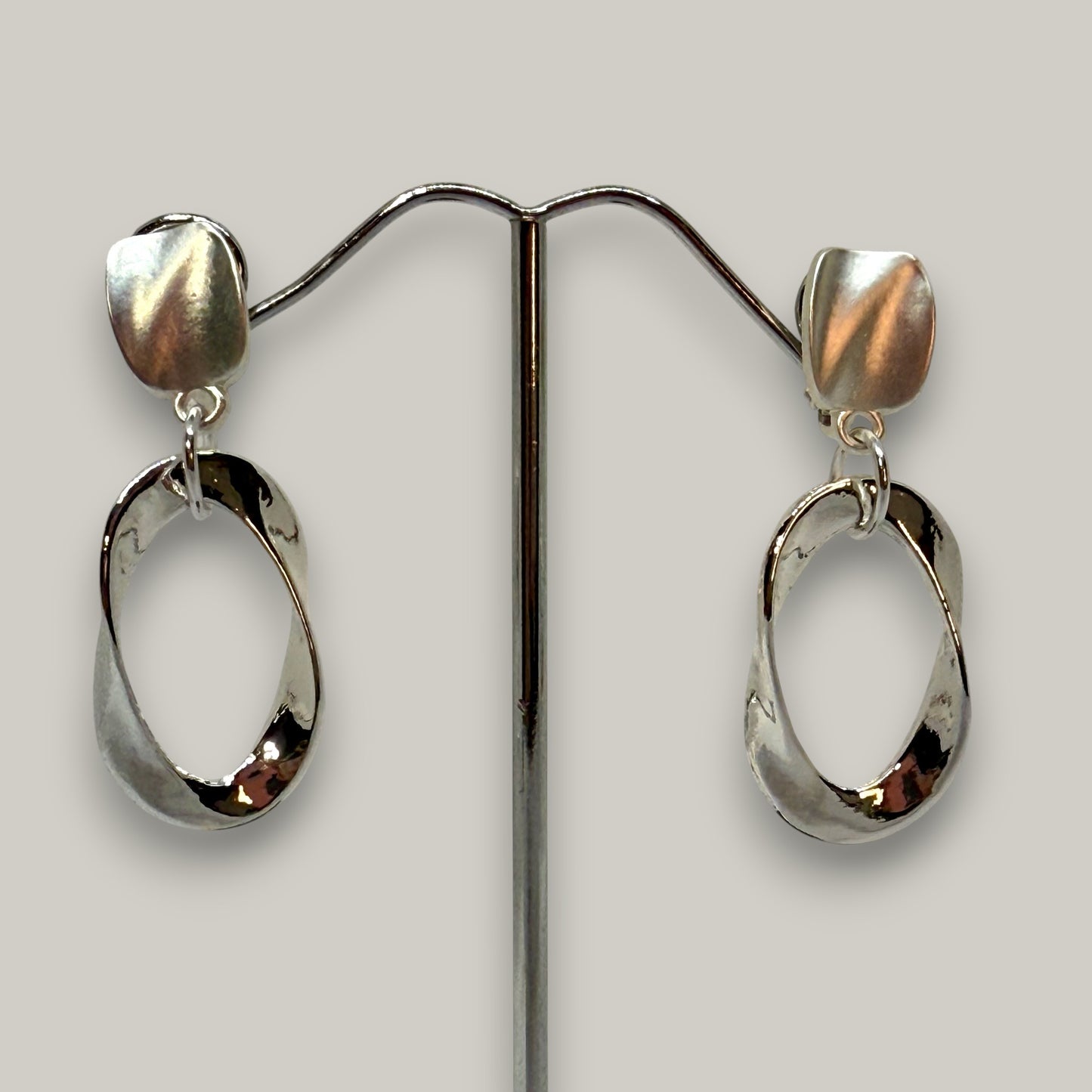 EL-KA - Twisted Oval Clip-On Earrings