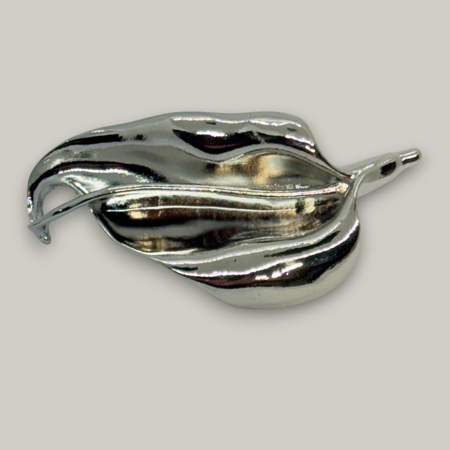 Merx - Metallic Petal Brooch