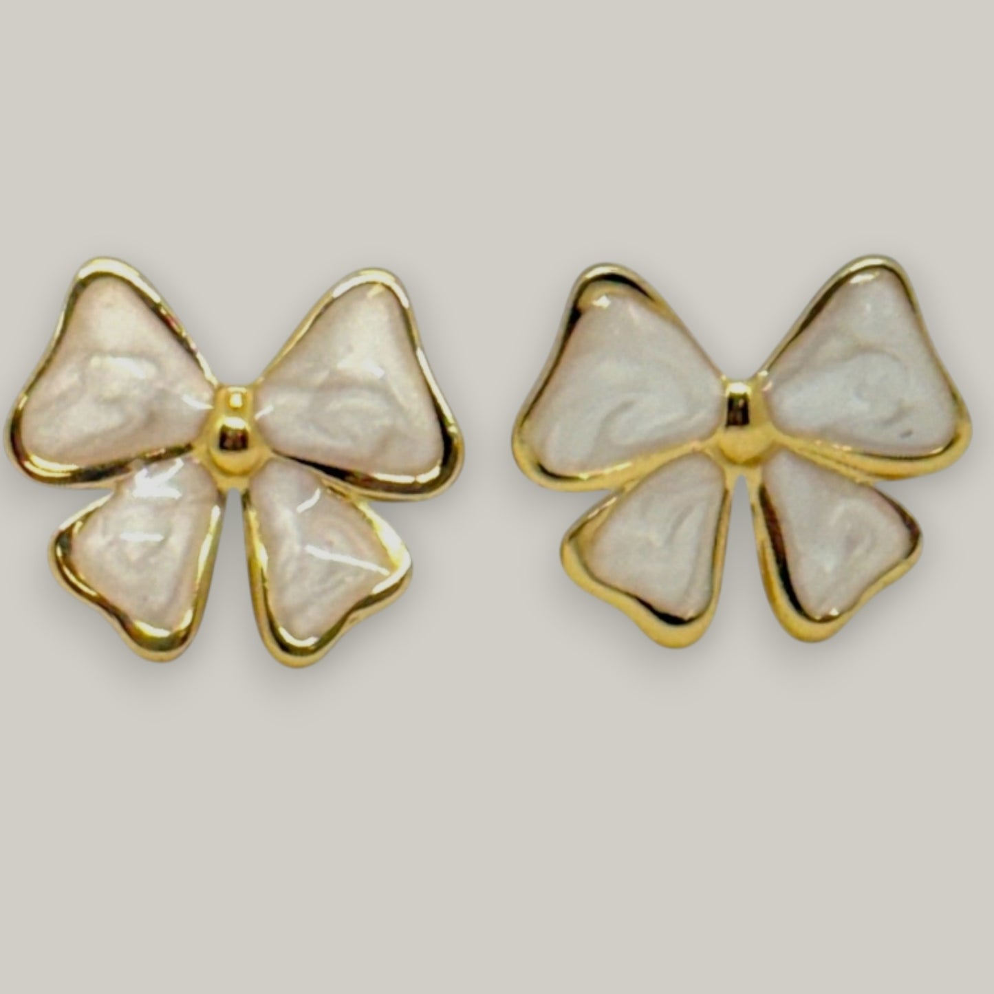 Audrey's - Élan Bow Studs