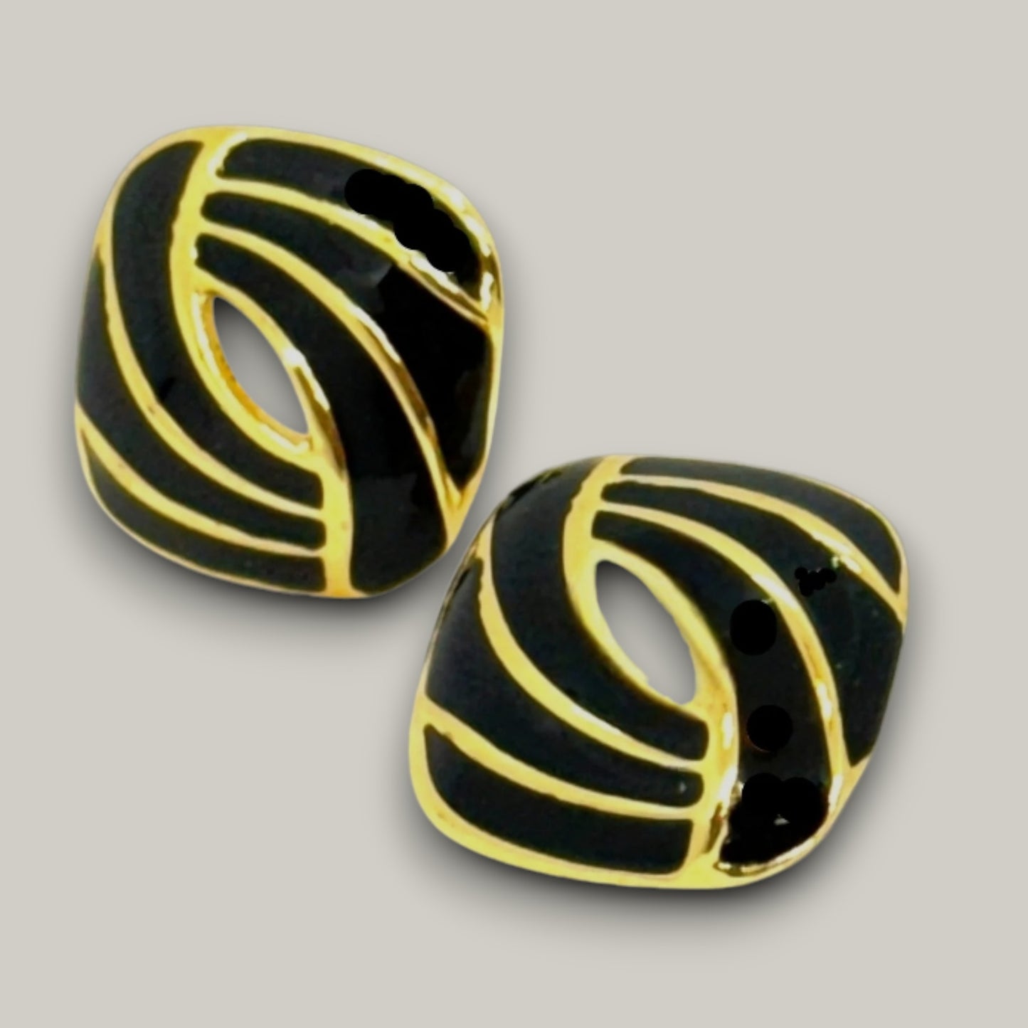 Audrey's - Gilded Noir Contour Studs