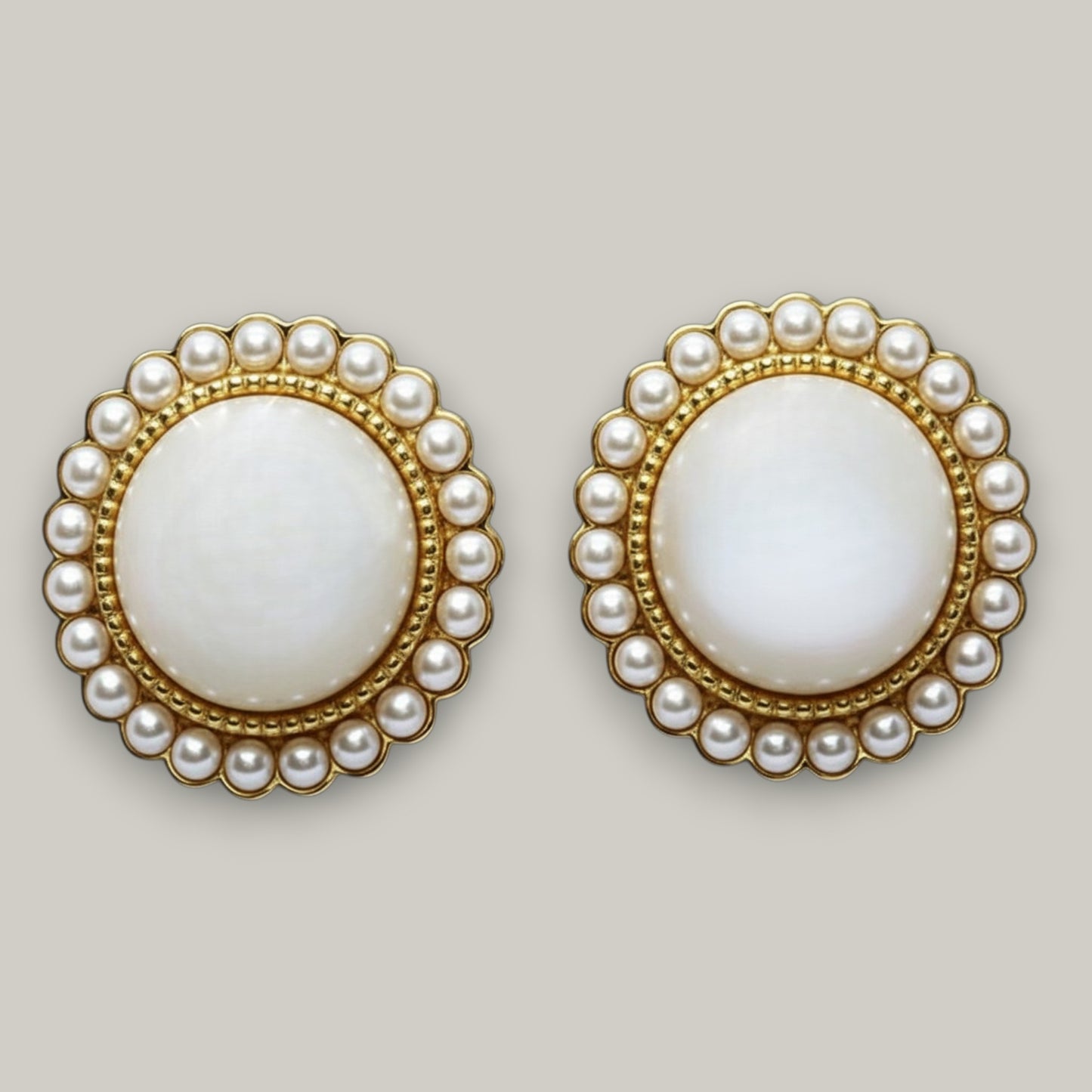 Audrey's - Glow Pearl Studs