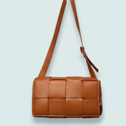 Inzi -Sculpted Weave Crossbody